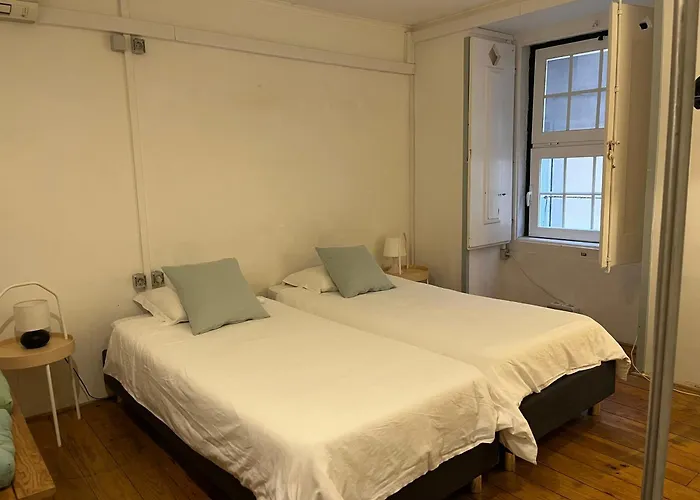 Alface Hall Hostel & Bar